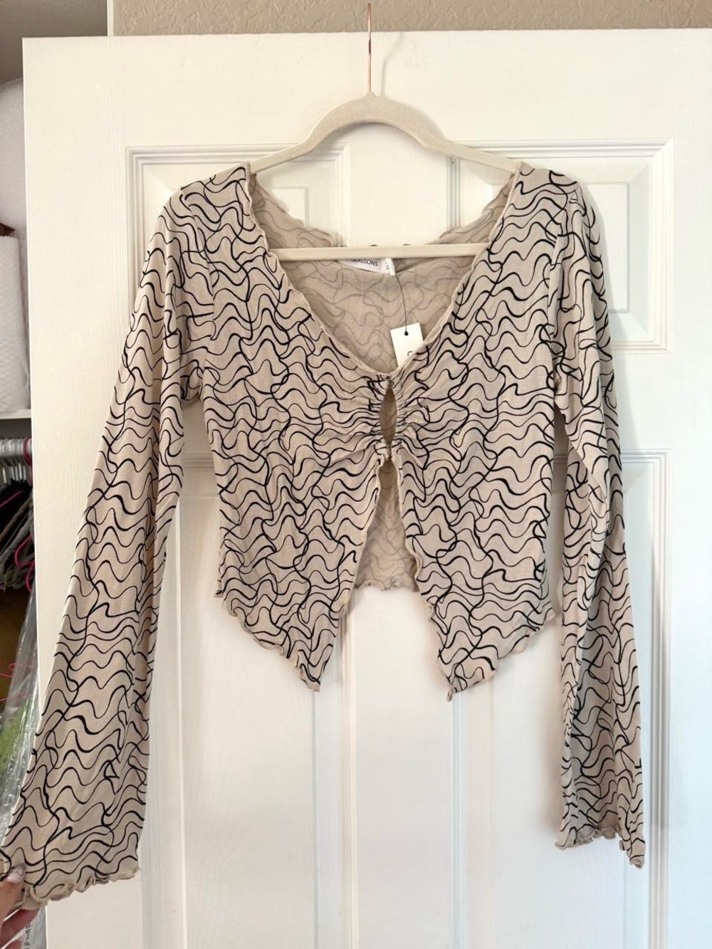 BNWT Glassons Squiggle Keyhole Flare Sleeve Top